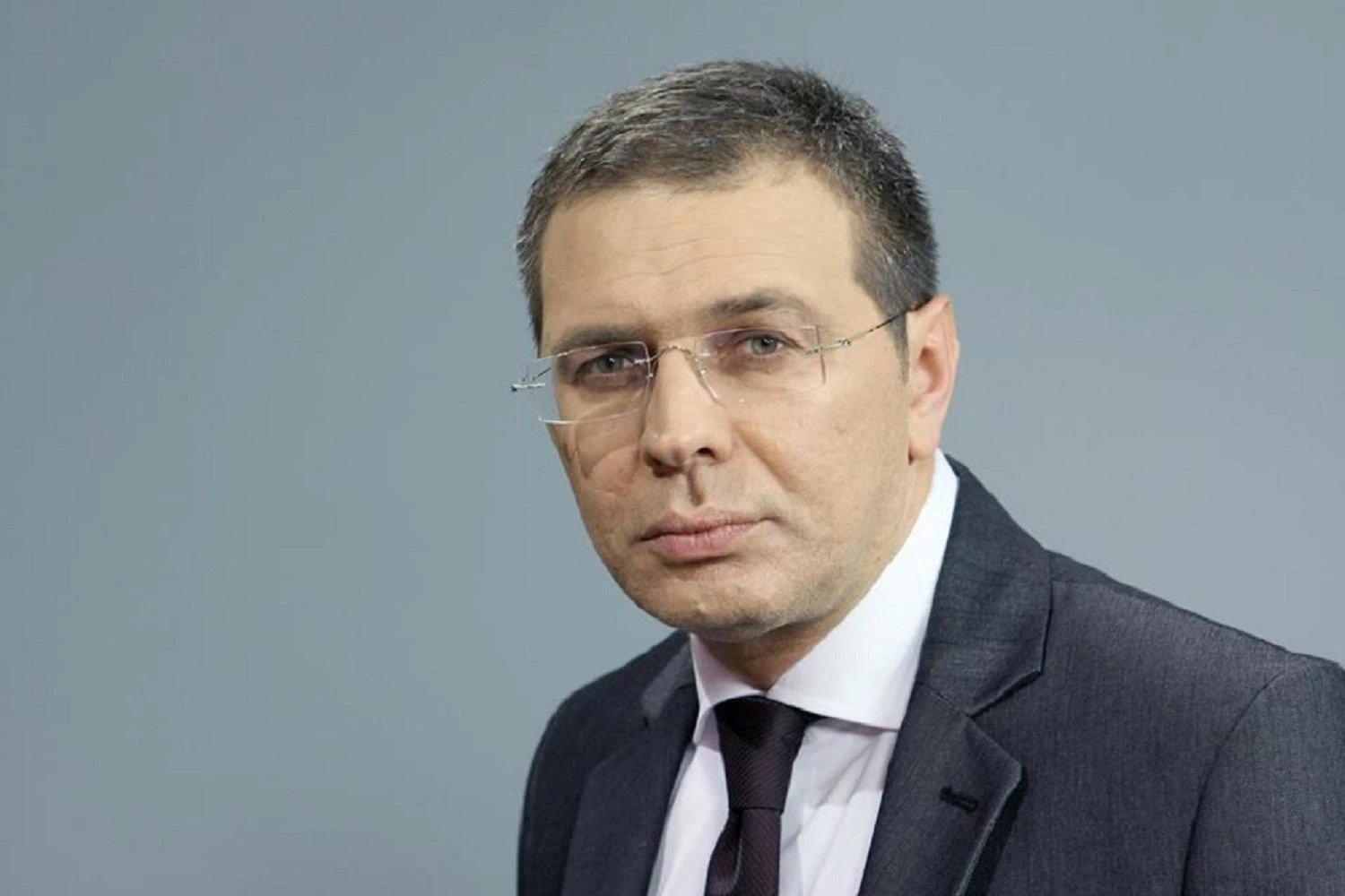 Στέφανος Χίος: «Οπλοφορώ εδώ και 7 μήνες» – Μου έλεγαν «δώσε 300 να κλείσει η ιστορία με την Αλβανή υπουργό»